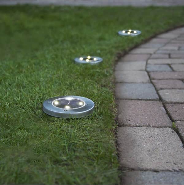 grsmattebelysning-lawnlight--solcell-3-p-1