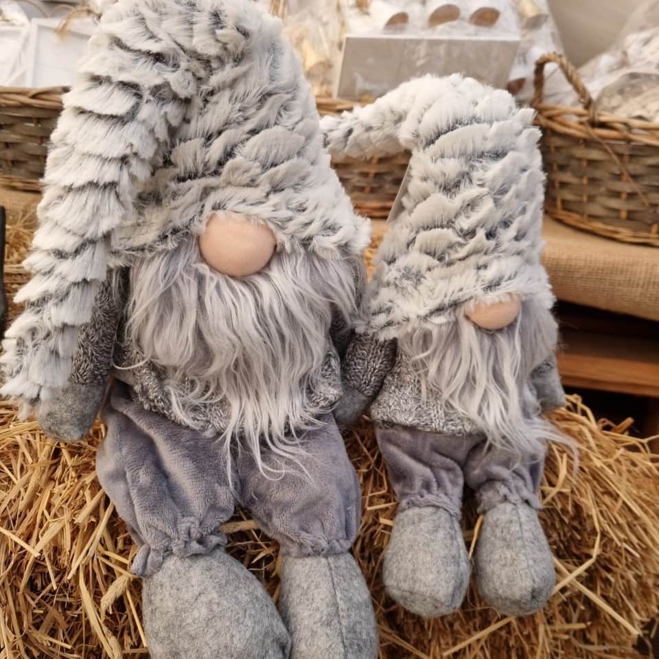 tomte-med-luva-sittande-grvit-stor-2