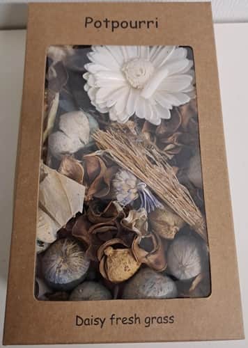 potpourri-daisy-fresh-grass-i-pappfrpackning-1